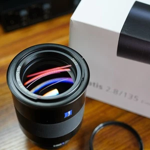 Zeiss Batis 135mm Lens & B+W Clear Filter - Picture 1 of 7
