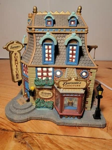 2009 LEMAX Caddington Village "BARSOM'S FURNITURE" #95821 - Bild 1 von 12