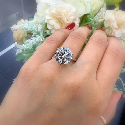 9.00Ct IGI Certified Lab Grown Round Diamond Solitaire Engagement Ring, Platinum - Image 1 of 4