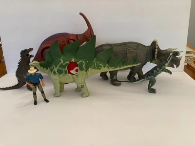 3 dinosaurios del parque jurásico, 1 dinosaurio Playskool, 1 dinosaurio de juguetes AAA, 1 figura de acción Foto 1 de 4