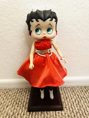 Muñeca de moda vintage 1986 Marty Toy Betty Boop giratoria con soporte Foto 1 de 4