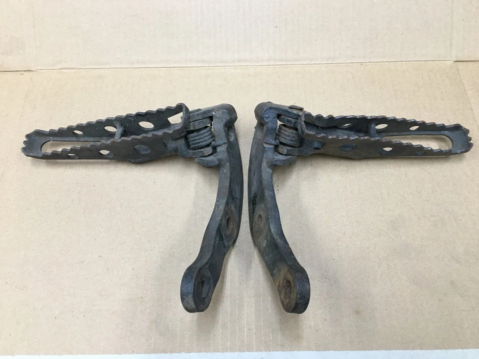 Reposapiés Honda ATC350X estribo OEM peldaño izquierdo y derecho stock ATC 350X brazo Foto 1 de 1