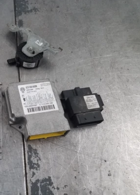 2013 Volkswagen Golf R AWD Body Control Modules - 5 #16682 M5 - Image 1 of 4