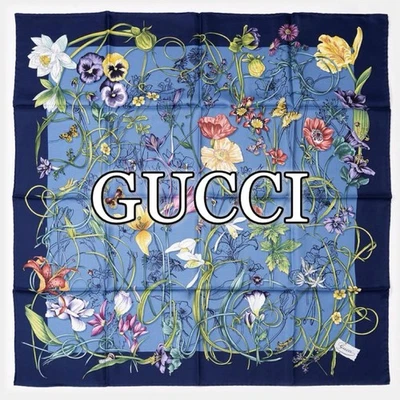 Bufanda de seda Gucci azul marino con estampado de flores de jardín para mujer usada de Japón Foto 1 de 4