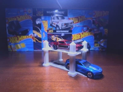 1:64 Scale Hot Wheels Diorama Accessories | Garage 2 Car Lift Display Modular - Image 1 of 4