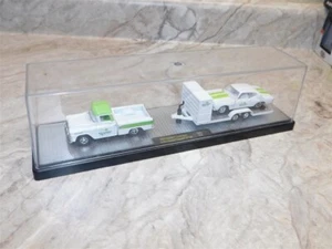 M2 Diecast 21-14 scala 1:64 Chevy Cameo & 70 Chevelle Sprite Soda Racing Set - Foto 1 di 4