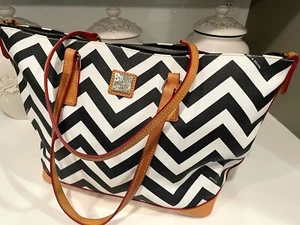 Dooney and Bourke Women's Tote Bag Original Trendy Fashion Handbag Nice & Clean - Picture 1 of 9
