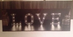 Nuevo Boticario 4 Piezas Metal LED "AMOR" Carpa San Valentín Temporizado Funciona con Pilas - Imagen 1 de 5