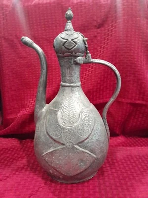 Antigua olla islámica otomana mameluca de 15” de altura con incrustaciones de plata Ewer árabe Dallah  Foto 1 de 4