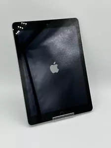 Apple iPad 5. Gen. (2017) A1822 32 GB IOS Wifi Gebraucht / Händler #4 - Bild 1 von 4