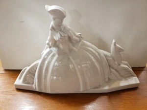 Escultura de crujido de cerámica art deco francesa de alrededor de 1930 para mujer con ciervo - Imagen 1 de 10