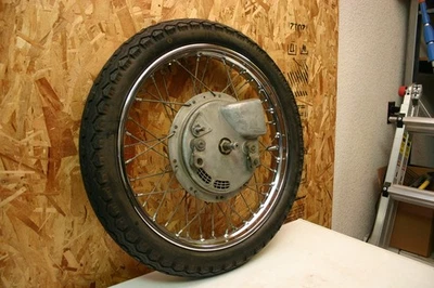 Triumph T120 Bonneville 1972 llanta delantera cubo eje placa de freno Foto 1 de 4