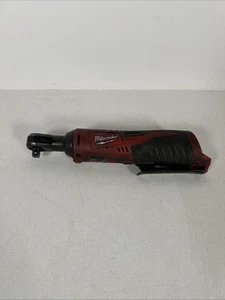 Trinquete Milwaukee M12 2457-20 12V Li-Ion 3/8 pulgadas - Herramienta desnuda - Imagen 1 de 7