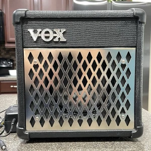 US VERKÄUFER VOX DA5 batteriebetriebener Gitarrenverstärker Effekte getestet KOSTENLOSER VERSAND - Bild 1 von 21