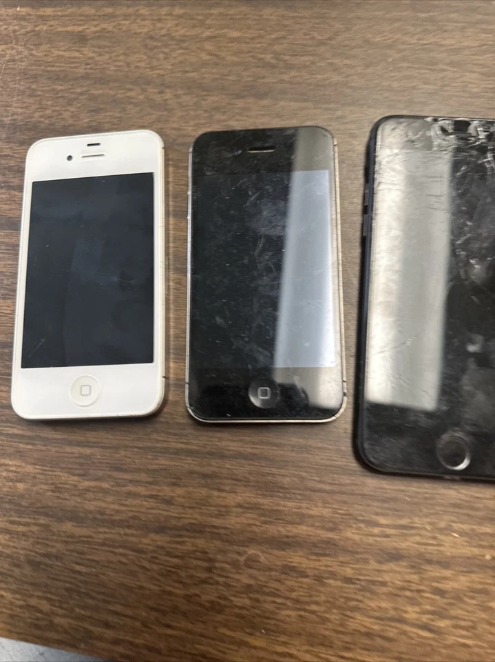 Lot of 3 Apple iPhone itouch a1349 a1387 a1660 4 4s 7 lot Read Please - Image 1 of 4