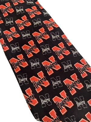 Corbata corbata de la Universidad de Nebraska Ralph Marlin negra roja para hombre de colección Foto 1 de 4