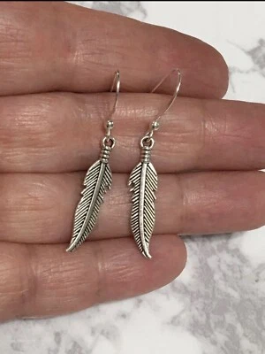 Pendientes colgantes estilo nativo americano con dije de plumas de plata para hombre/mujer, unisex Foto 1 de 3