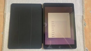Apple iPad 8. Gen 32GB, Wi-Fi, 10,2 Zoll - Space Grau - Bild 1 von 2