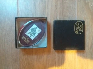 Parachute Regiment Glass Paperweight Inset with a Royal Mail 31p Para Stamp - Picture 1 of 4