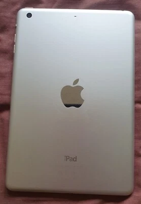 Ipad Mini 3 64 GB GOLD WIFI ONLY Excellent condition  - Image 1 of 3