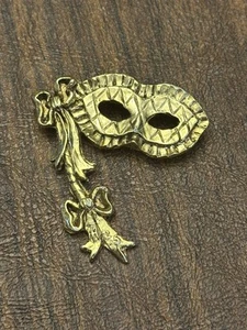 2015 Krewe of Harlequins Pin- Mardi Gras Krewe Favor - Picture 1 of 2