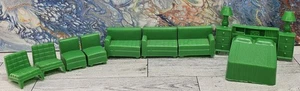 Vintage Superior Puppenhaus gemischte Möbel - grüner Hartplastik - 8-teiliges Set - Bild 1 von 9