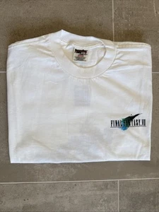 NUEVA Camiseta Oficial FF7 FINAL FANTASY VII 7 XL DE COLECCIÓN Squaresoft PlayStation Promo - Imagen 1 de 24