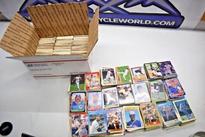 2700 GROSSES LOT BOX BASEBALL SPORT KARTEN TOPPS DONRUS UPPER DECK 80-90 GRATIS SH - Bild 1 von 10
