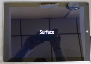 Microsoft Surface Pro 3, 13 pouces, argent, i3, 4 Go, 64 Go - logo frappé sur la surface - Photo 1/9