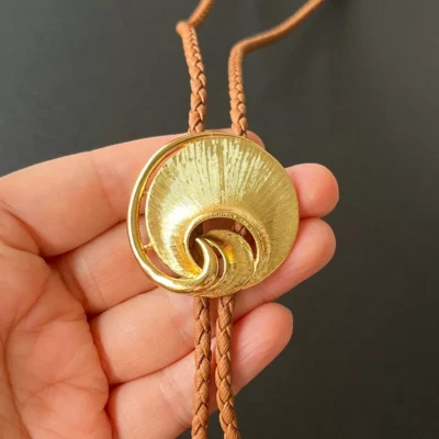 Collar de Boda Occidental Vintage Geométrico Círculo Relieve Patrón Bola Bolo Corbata Foto 1 de 4