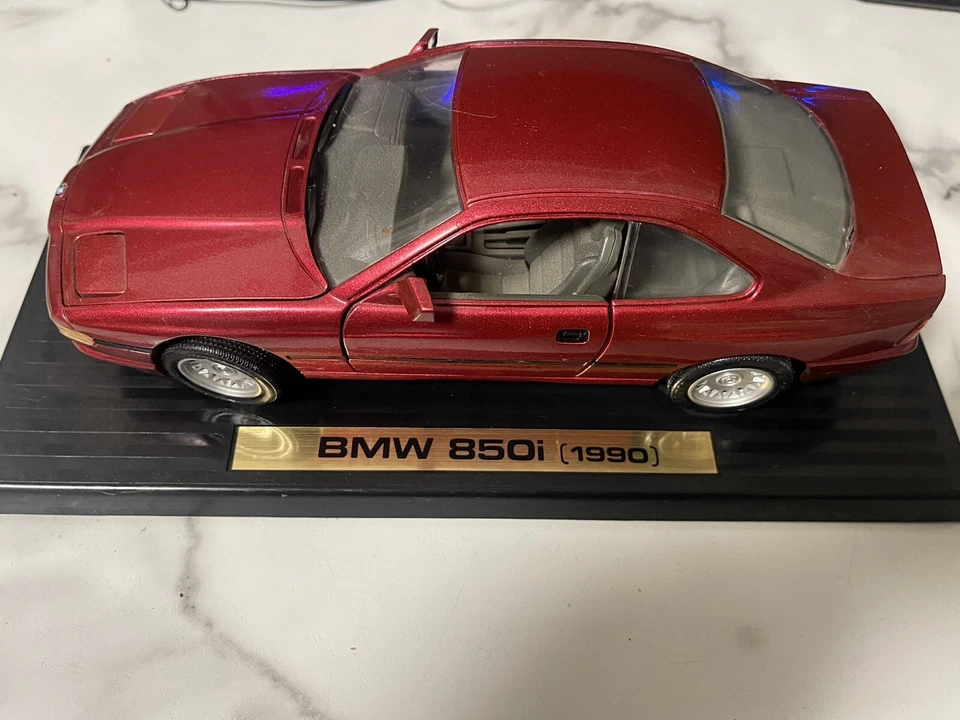 Coche de juguete vintage Revell A.G. BMW 850i 1:18 1990 fundido a presión granate Foto 1 de 4