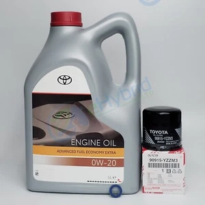 Genuine Toyota Yaris Hybrid Oil Service kit With 0W20 Oil & Oil Filter Fits Aqua - Picture 1 of 1