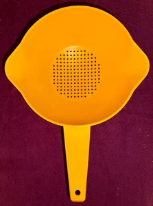 Tupperware 1 quart petite passoire jaune avec poignée USA vintage #1200 - Photo 1/4