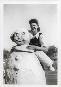 FOTOGRAFÍA ENCONTRADA vintage de niña y payaso años 40 negro+blanco ORIGINAL 210 59 S - Imagen 1 de 1