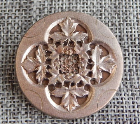 Antique Vtg Button Oak Leaf Screen Center  Apx: 1-1/4"~#506-C Cover