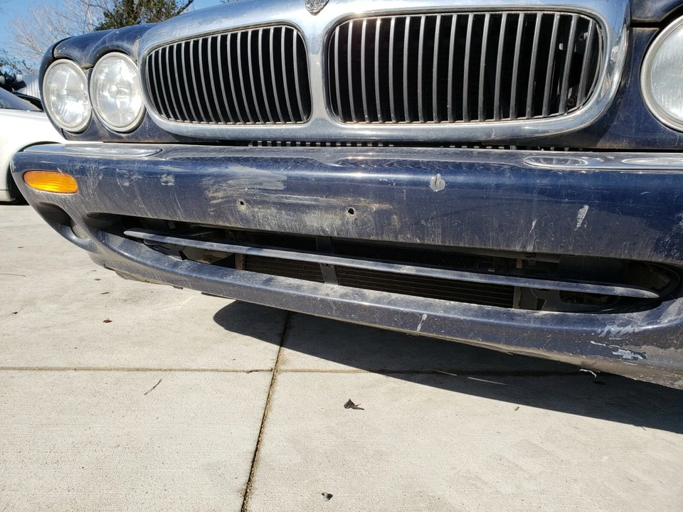 Jaguar XJ8 XJR 1998 1999 2000 2001 2002 2003 VANDEN PLAS PARRILLA INFERIOR AZUL Foto 1 de 1