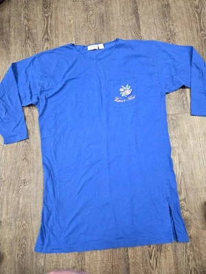 Camiseta Vintage Victoria's Secret Etiqueta Dorada Azul Bolsillo Vestido Rosa Bordado M Foto 1 de 4