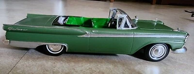 1959 FORD FAIRLANE SUNLINER-CONVERTIBLE 1/25 Promo Friction Model Sherwood Green - Image 1 of 4
