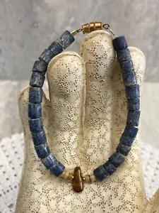 Bracelet 7" Round - Blue/Gray Puka Shell - Screw Clasp - Brown Stone in Center - Picture 1 of 8