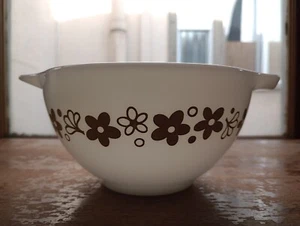 Pyrex Spring Blossom Green "Crazy Daisy" Cinderella 1 1/2 pint mixing bowl #441 - Picture 1 of 6
