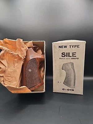 Vintage SILE Colt No. C Walnut Wood Grips & Screw New In Box - Image 1 of 4