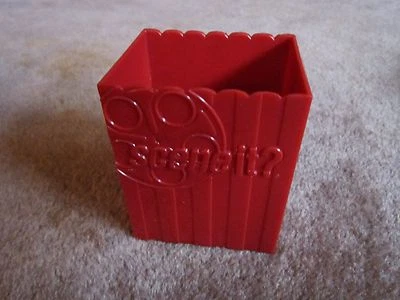 ¿ESCENA? Portatarjetas de plástico rojo DVD Mattel Game 2005 pieza de repuesto Foto 1 de 3