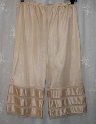 NUEVO PETTIPANTS BLOOMER MEDIANO VINTAGE BEIGE NAILON Y ENCAJE PIERNA LARGA Foto 1 de 4