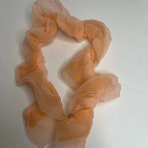 Vintage 1984 Barbie Superstar Puppe PEACHES & CREAM Stola Boa Schal Halstuch mit Druckknöpfen - Bild 1 von 6