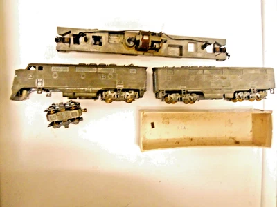 1958 年 VARNEY-HO-Diesel 机车 A&B 单元 + RDC 底盘和电机 — 第 1/4 张图片