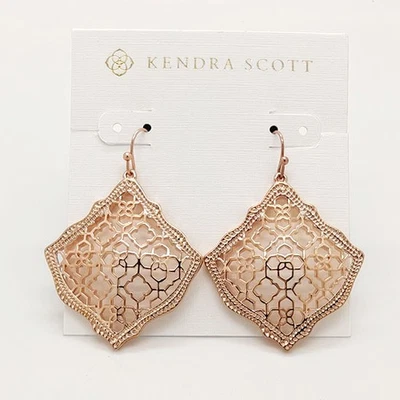 Nuevos pendientes colgantes de filigrana de oro rosa Kendra Scott Kirsten Foto 1 de 2