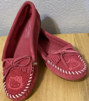 Minnetonka Women's Hello Kitty Pink Fushia Suede Classic Moccasins Size 7 - Image 1 of 4