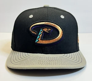Sombrero ajustado New Era 59fifty 7 1/4 Arizona Diamondbacks púrpura cobre logotipo “Big D” - Imagen 1 de 12