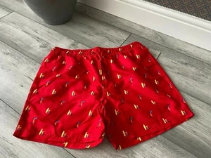 PANTALONES CORTOS DE BAÑO PARA HOMBRE CON ESTAMPADO ROJO SURFISTA... TOTALMENTE NUEVOS... TALLAS M-L-XL.. VERANO/VACACIONES - Imagen 1 de 3