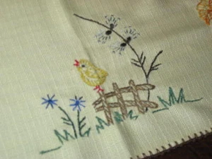 EASTER CHICK & LARGE DAFFODILS! VTG GERMAN YELLOW TABLECLOTH + FREE TABLECLOTH - Picture 1 of 1